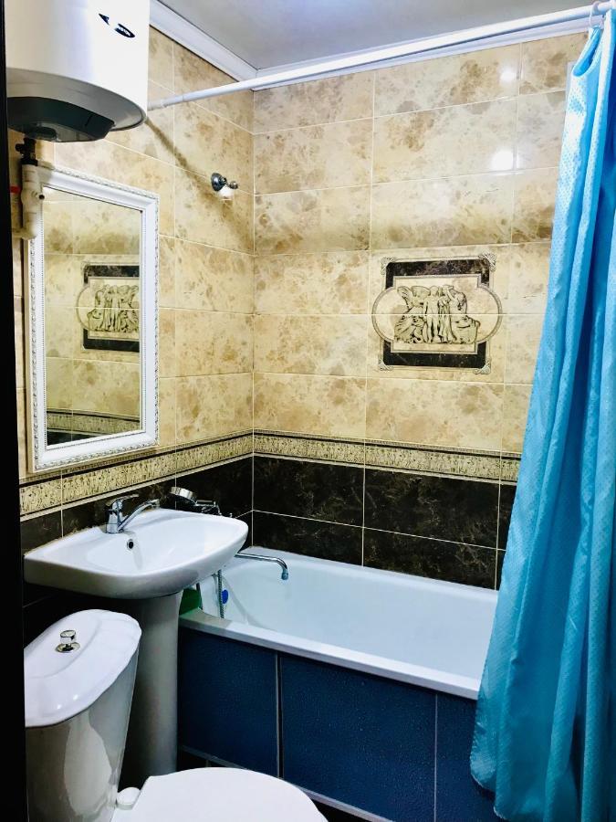 Apartaments In The City Center Karaganda Luaran gambar