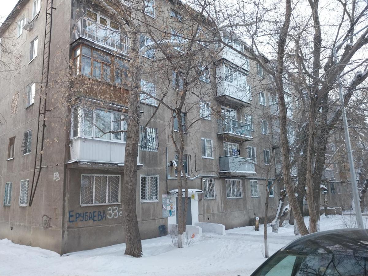 Apartaments In The City Center Karaganda Luaran gambar