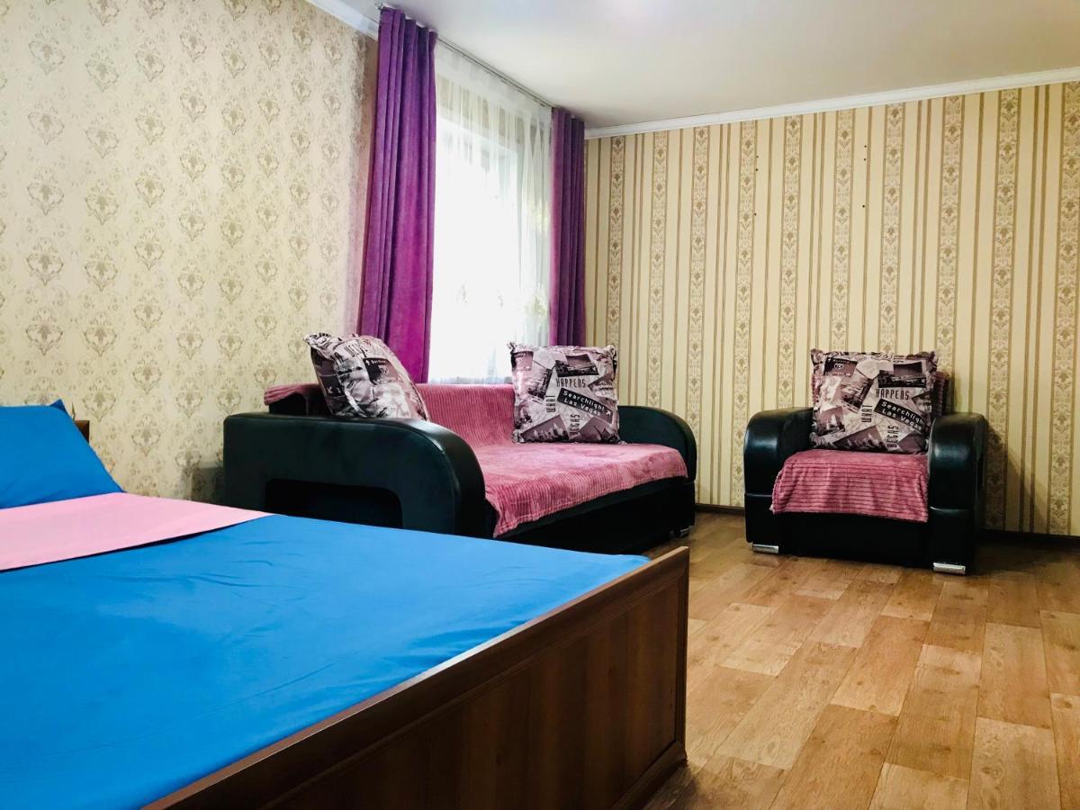 Apartaments In The City Center Karaganda Luaran gambar